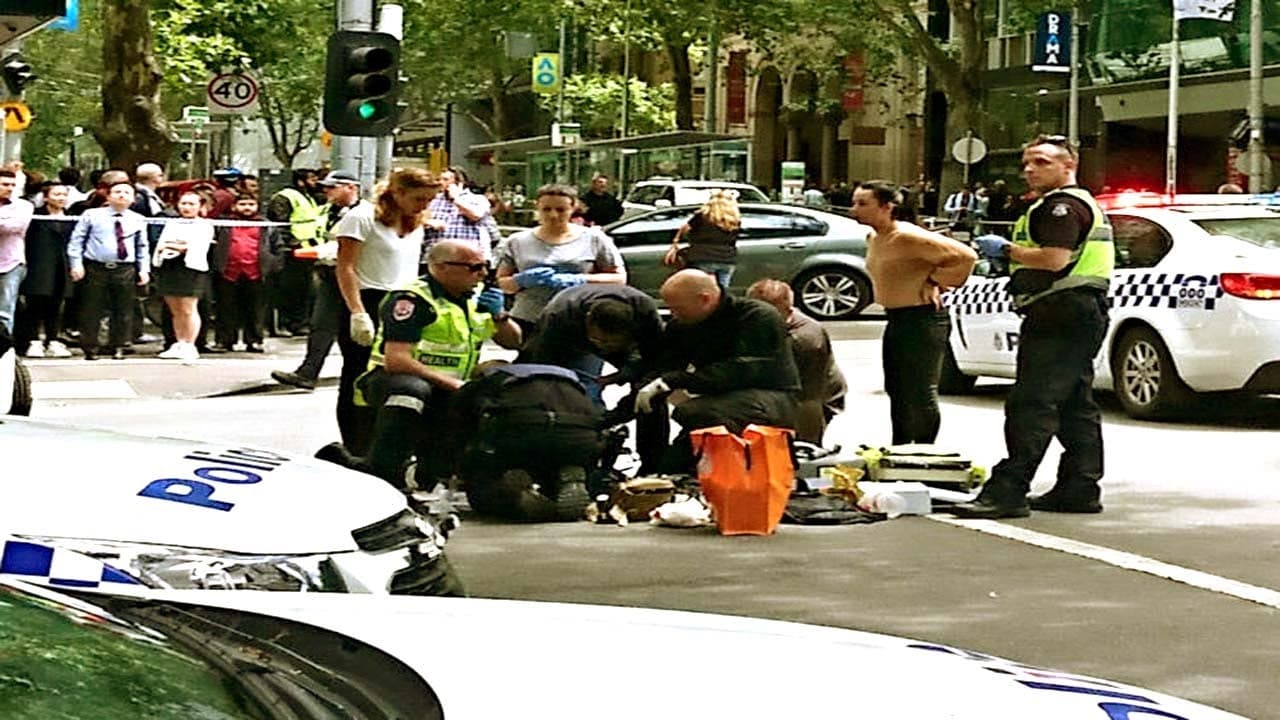 Melbourne’de araç yayaların arasına daldı: 19 kişi yaralandi
