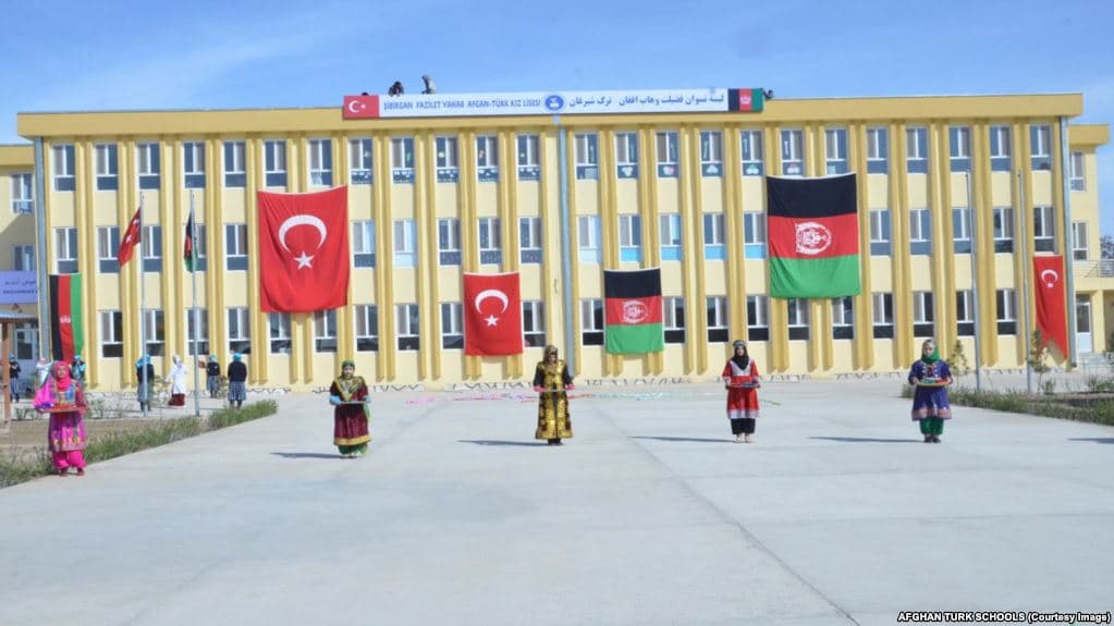 Afganlı Veliler: Türk devletinin niyeti okullarımız kapatıp gitmek