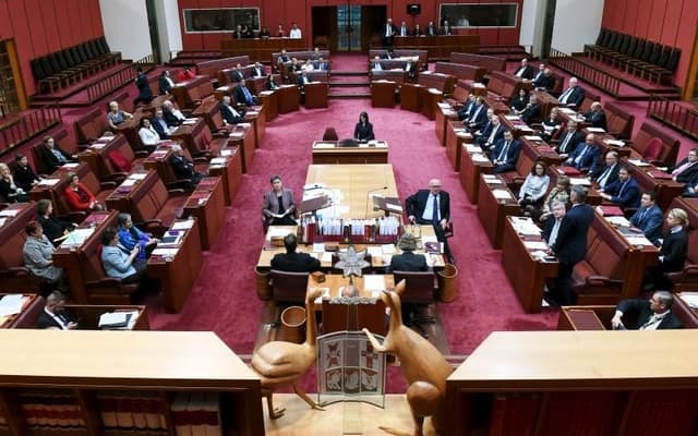 Federal Hükümet, Senato’yu ikna edemeyince vergi yasasını erteledi