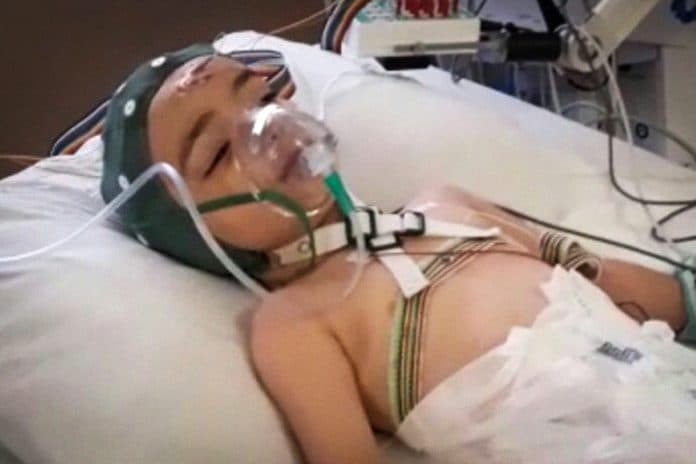 Ege’de yine aynı acı ve aynı zulüm: 3 yaşındaki Ekrem yoğun bakımda, anne-baba gözaltında