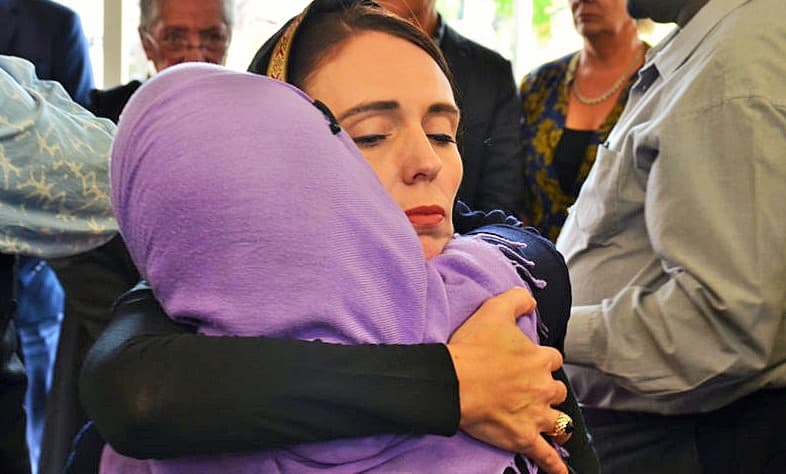 Yeni Zelanda Başbakanı terör saldırısının detaylarını açıkladı: Şüphelilerin sabıka kaydı yok, saldırganın biri Avustralya vatandaşı