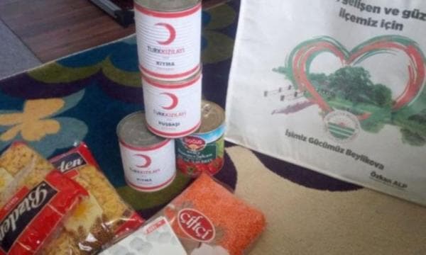 AKP’liler Eskişehir’de  oy için  Kızılay erzakı dağıttı