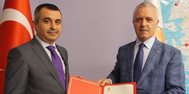 AKP seçim ofisi açılışında ortalık karıştı