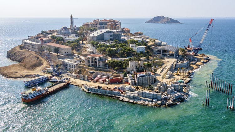 Turizm eski Bakanı Ertuğrul Günay: Demokrasi ve özgürlük değil beton ve turizm adası