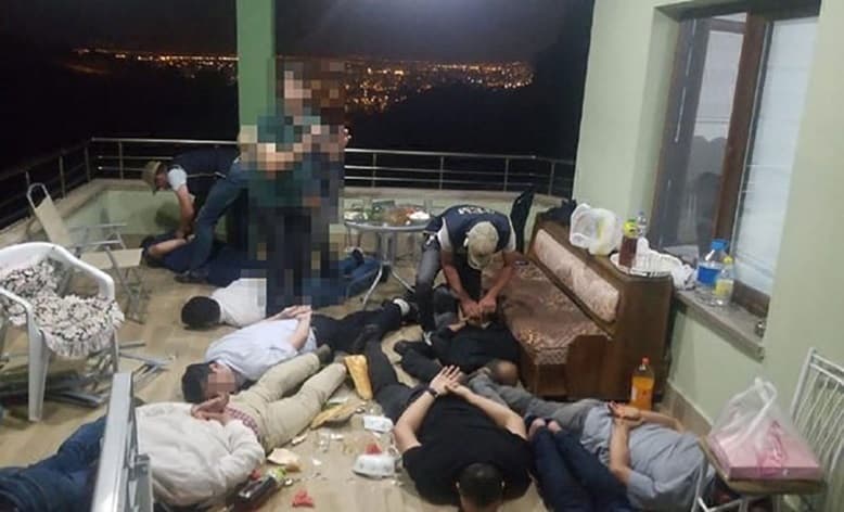 Bağ evinde ters kelepçe ile gözaltına alınanlar beraat etti