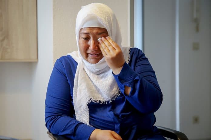 Çin yönetiminın baskısını göşyaşlarıyla anlattı: Babam görmedi, ben 25 yıl görmedim, sadece hürriyet istiyorum