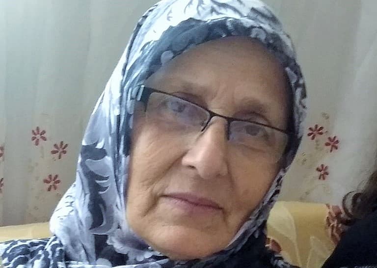 Uzun namlulu silahlarla evi basılan 66 yaşındaki kadın yaşam savaşı veriyor