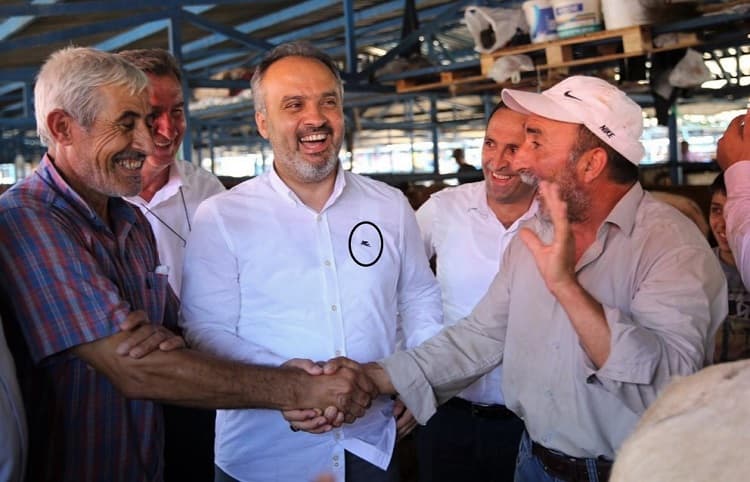 AKP’li Başkan Alinur Aktaş’ın giydiği gömleğin değeri; bir işçinin aylık maaşına bedel