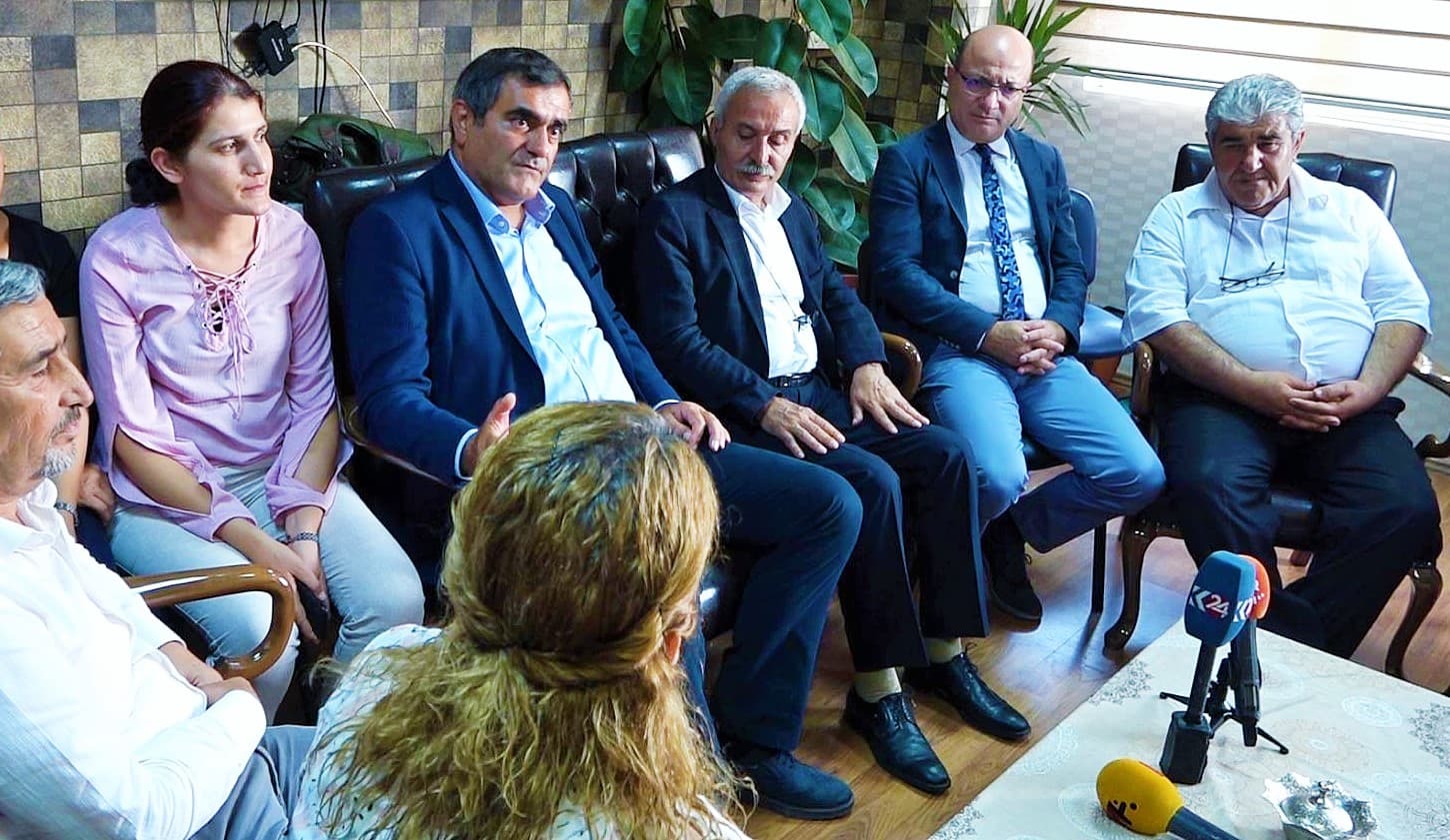 CHP’den HDP’li Başkanlara destek ziyaret: Sandığın gasbına direnmek herkesin boynunun borcudur
