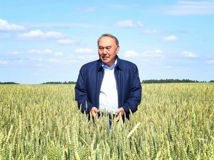Nazarbayev, bestelediği şarkı için klip çekti