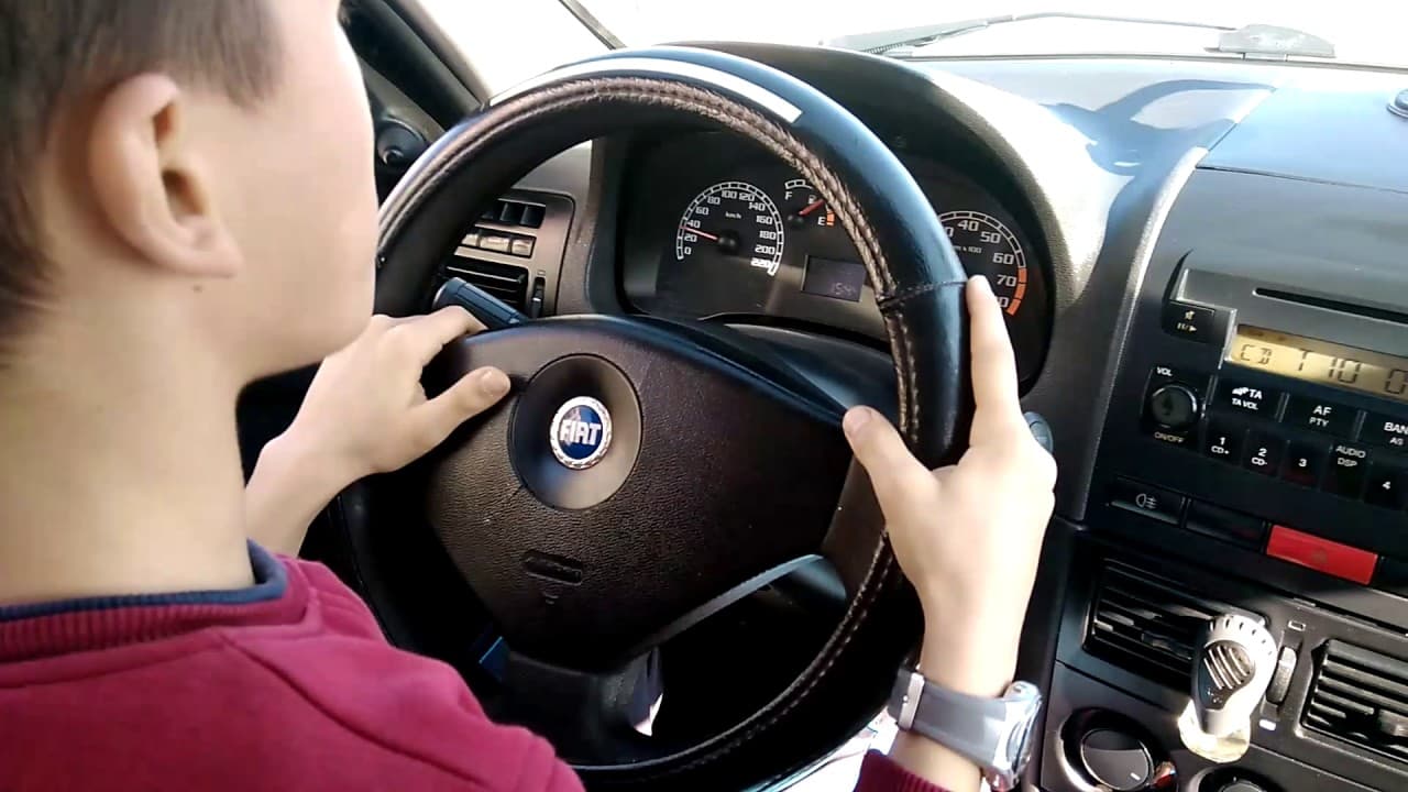 8 yaşındaki çocuk, gece yarısı ailesinin arabasını kaçırıp otobanda 140 km hız yaptı