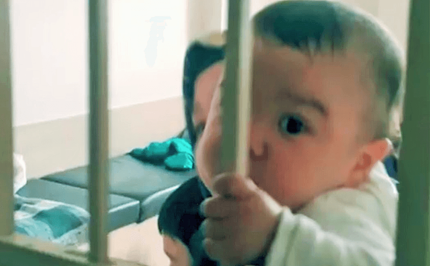 Bu bayramda da bebeklere acı yaşatılıyor: 10 aylık Damla, üç gün önce annesiyle demir parmaklıklar ardına konuldu