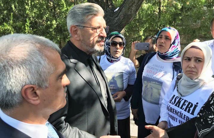 Meclis’in önünde şiddet ve gözaltı: Harbiyeli Annelere Meclis önünde polis saldırısı