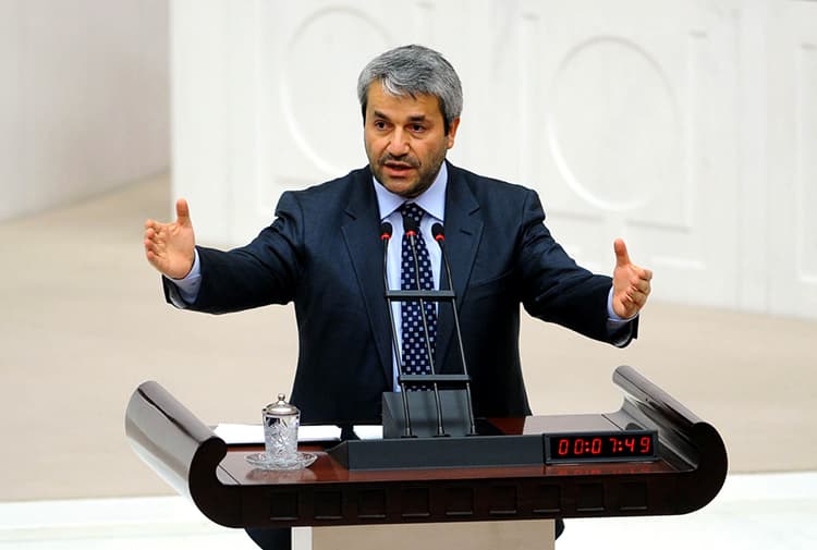 Nihat Ergin de AKP’den istifa ettiğini açıkladı