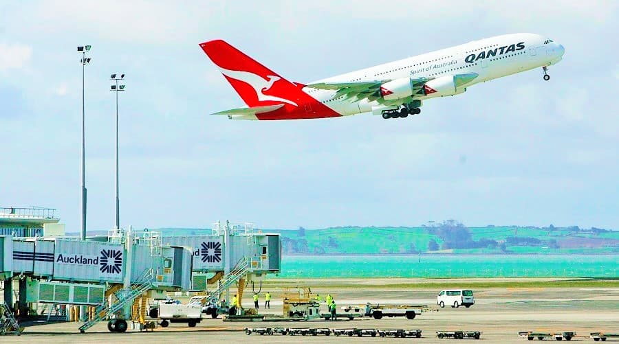 Qantas’a ait Boeing 737 NG tipi uçakta çatlak tespit edildi, Avustralya’da seferler durdu