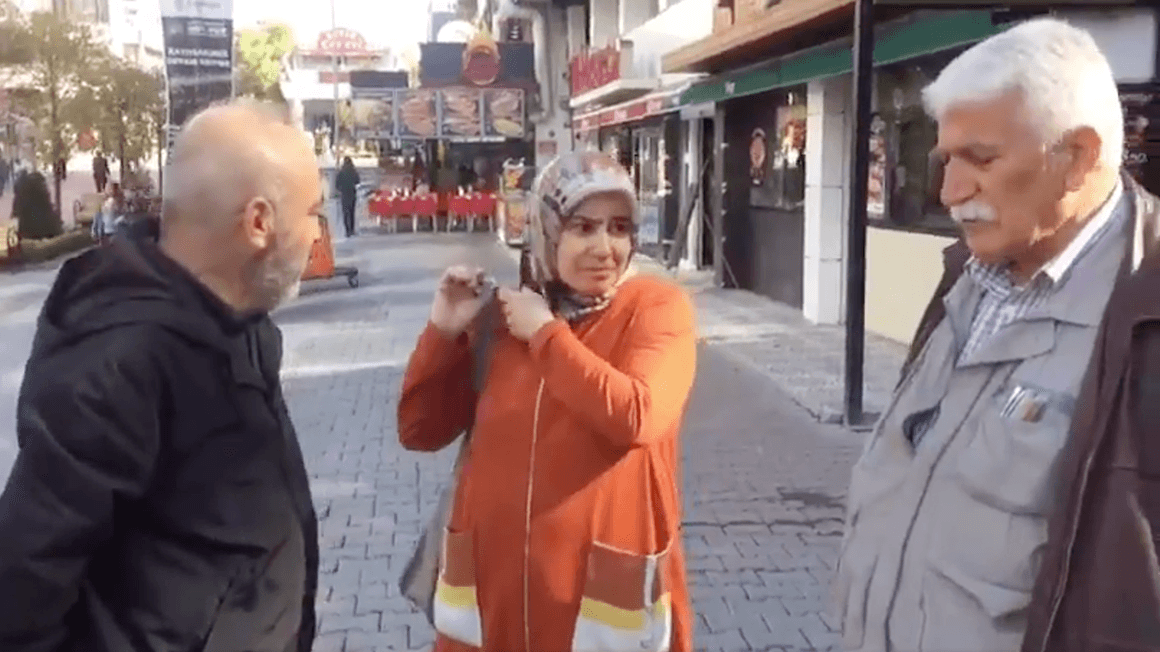 Sokakta sohbete polis gözaltısına tepki: Siz gideceksiniz biz geliyoruz!