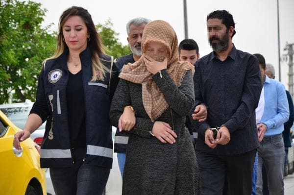 Kitabın arasına para koyup kargoya verdi, kuryelik yapmakla suçlandı