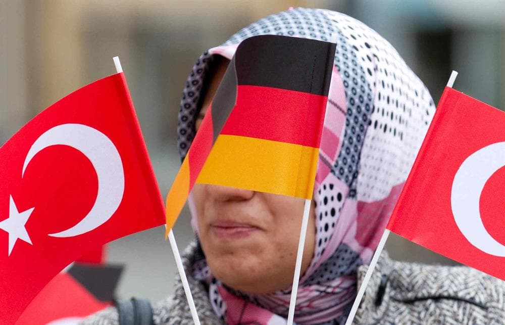 ”Almanya listedeki Türk vatandaşlarına iltica hakkı tanıyacak”