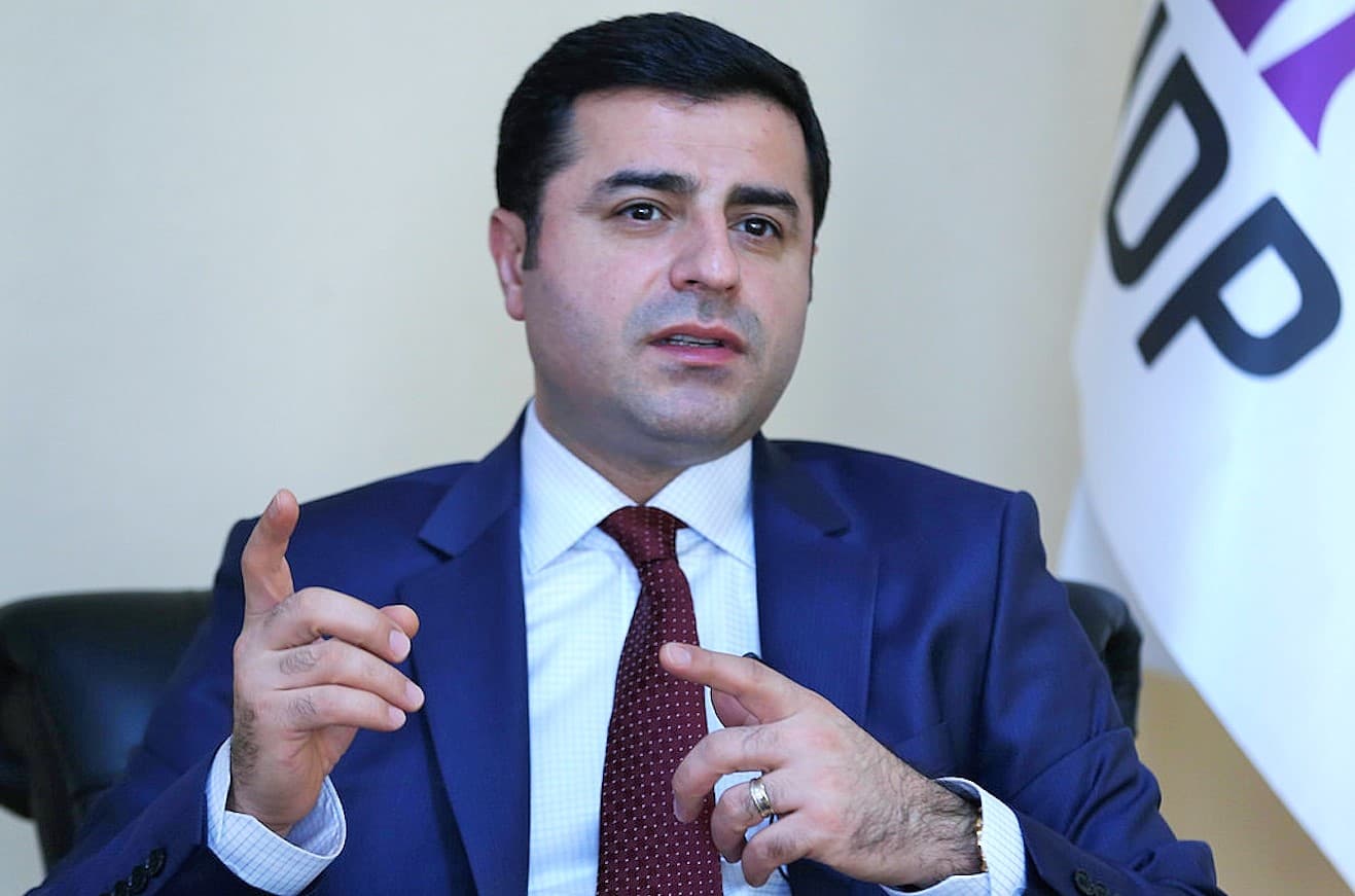 Demirtaş: Faşizm son zamanlarını yaşıyor, bırakın faşist iktidardan beslenen alçaklar sürüsü umutsuz olsun