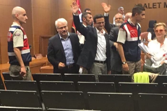 Hapishane çizimleri: Gazeteci Fevzi Yazıcı’nın hücrede çizdiği 40 eser, ABD’de sergilenecek