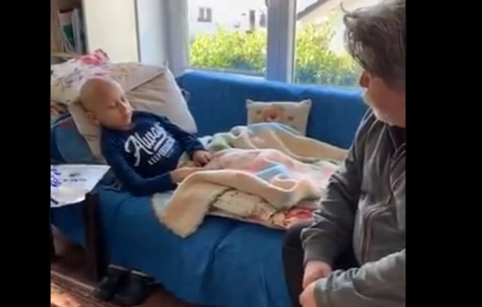 Ahmet Nesin’den Almanya’da tedavi gören Ahmet’e moral ziyareti
