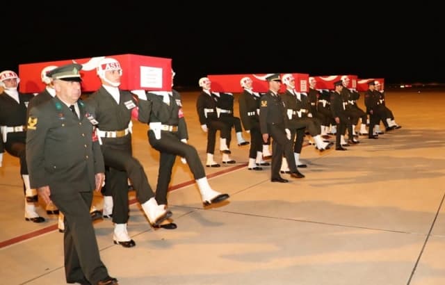 ’36 askerimiz şehit’ diyen AKP’li Cumhurbaşkanı, 36 saat sonra kamuoyu önüne çıkabildi