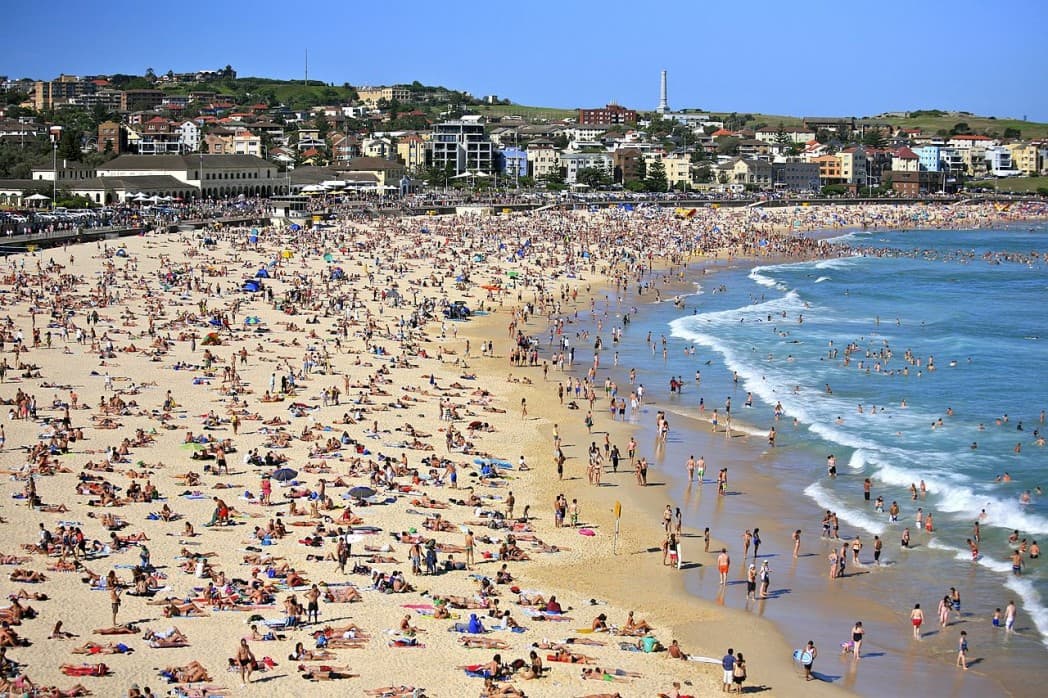 Koronavirüsü önlemine uymayan Sydney’deki Bondi Plajı kapatıldı
