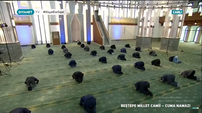 Diyanet’te canlı yayın: Saray’ın Camii’sinde ‘VİP’ Cuma