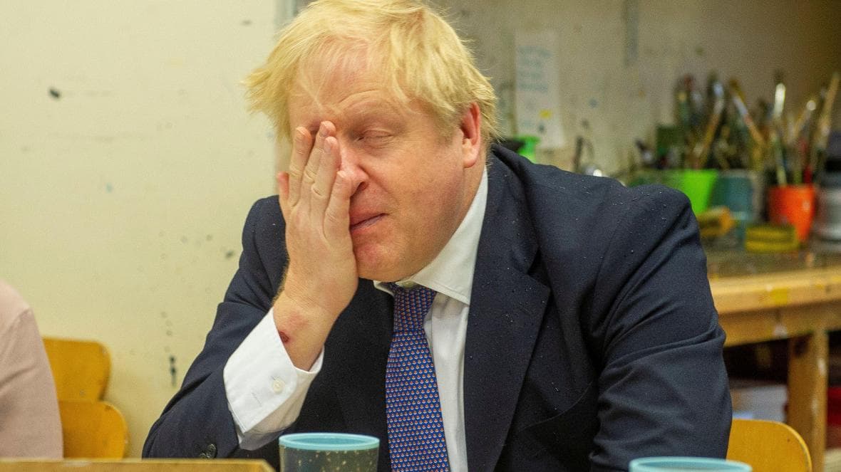 Koronavirüs: İngiltere Başbakanı Boris Johnson hastaneye kaldırıldı