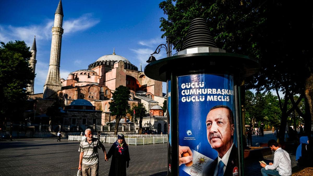 CHP’li Öztrak’tan AKP’ye Ayasofya çıkışı: 18 yıldır iktidardasınız açacaksanız açın!