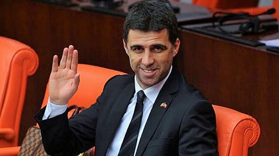 Hakan Şükür’den ‘küçük enişte’ Davutoğlu’na: Ben istifa ettim, sen kovuldun