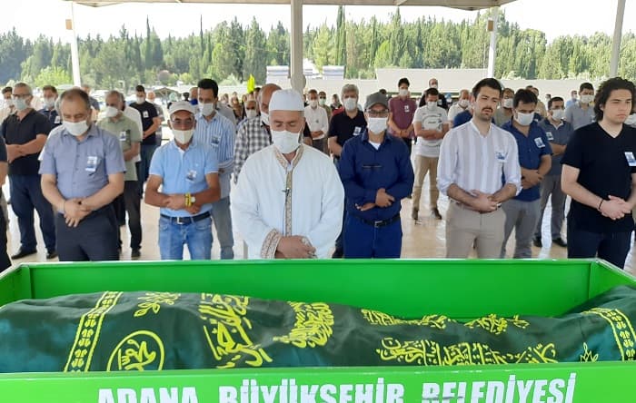 Cenazesini KHK’lı imam kıldırdı: Prof. Dr. Haluk Savaş dualarla ebediyete uğurlandı