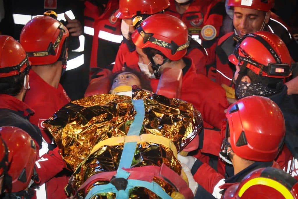 14 yaşındaki İdil Şirin 58 saat sonra enkazdan sağ olarak kurtarıldı