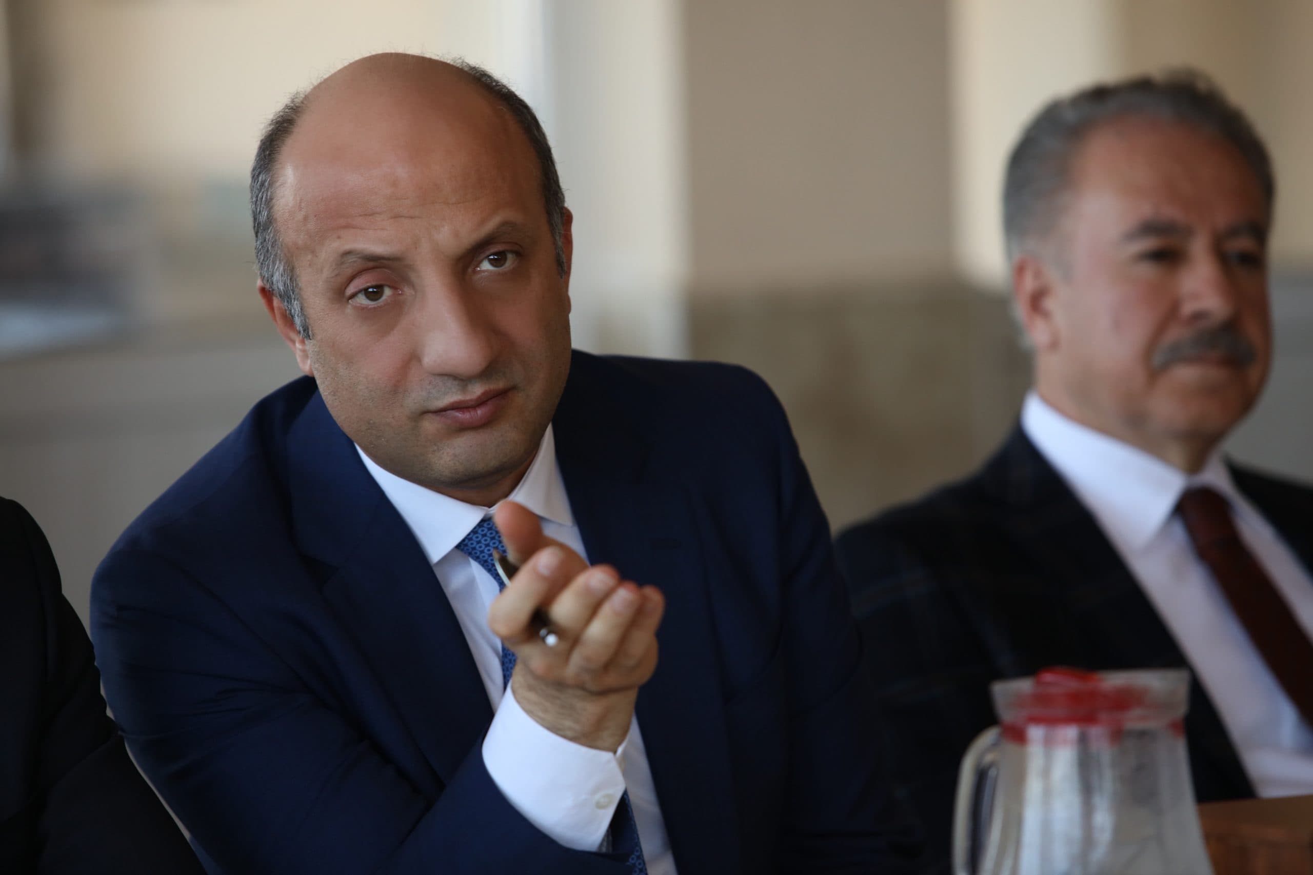 AKP, babasını disipline sevk etti, oğlu Mücahit Arslan, ABD’de lobi faaliyetlerinde