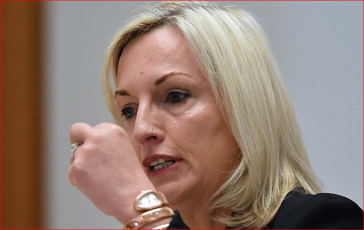 Australia Post’ın CEO’su, dört yöneticiye Cartier saat hediye ettiği için istifa etti
