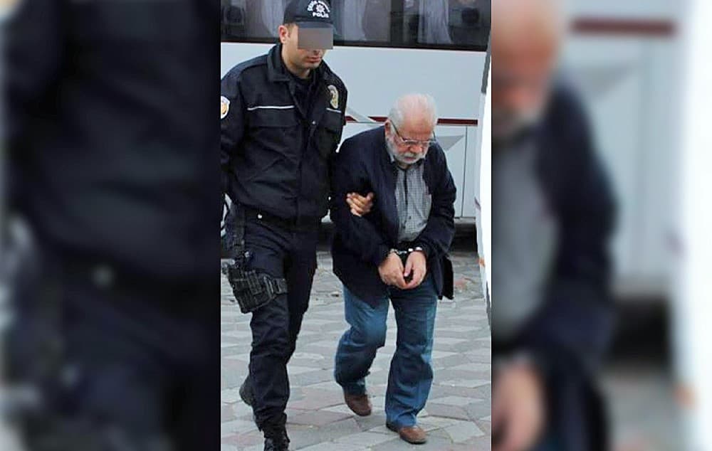 Manisa’nın 84 yaşındaki hayırseveri Nusret Muğla’ya kelepçe vicdanları kanattı