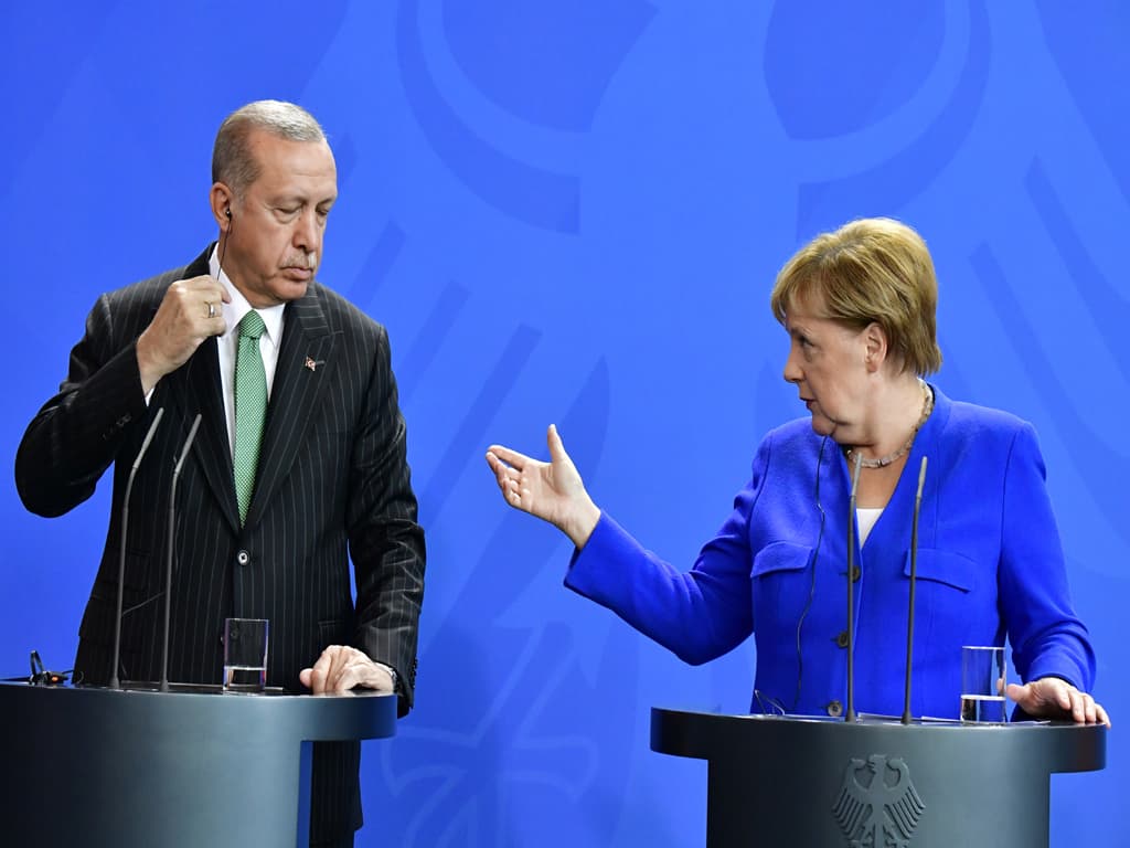 Merkel: Türkiye’nin insan hakları ve hukukun üstünlüğü standartlarına uymasını bekliyoruz