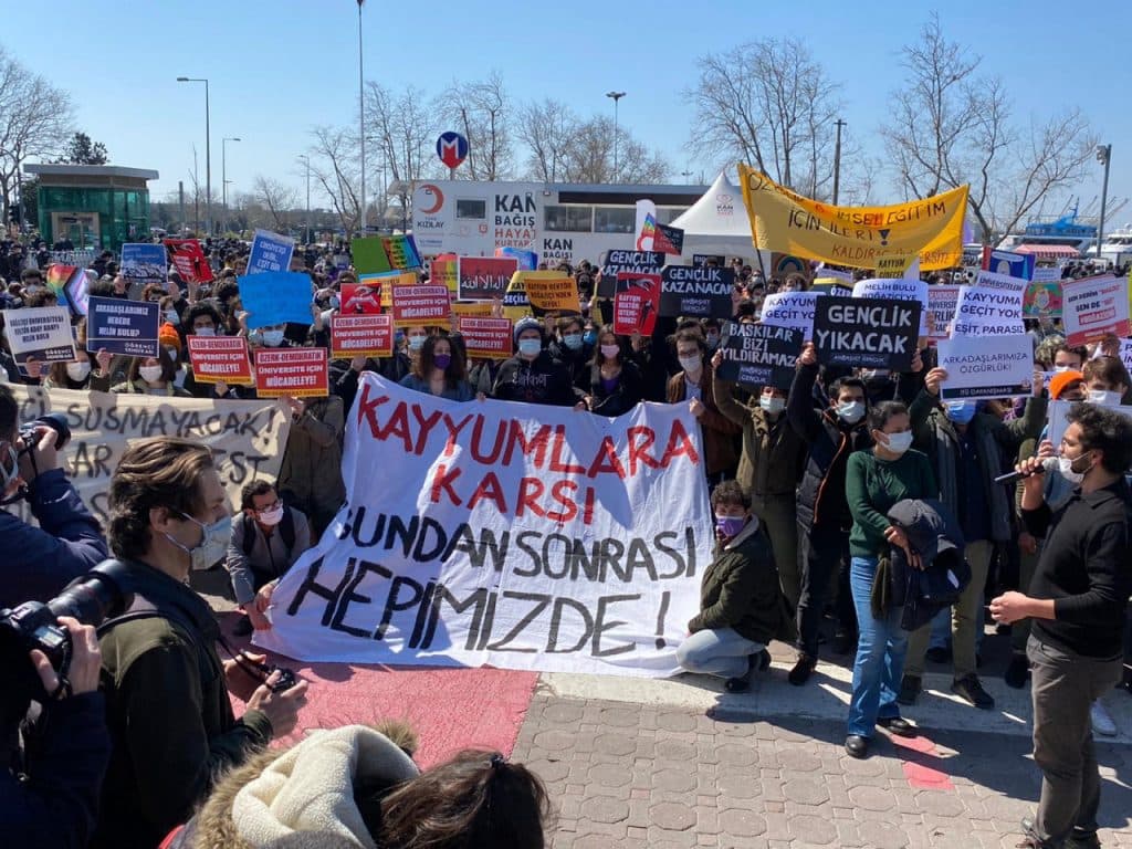 Boğaziçli öğrenciler Kadıköy’de: Baskılarınız direnişimizi kırmaya yetmeyecek