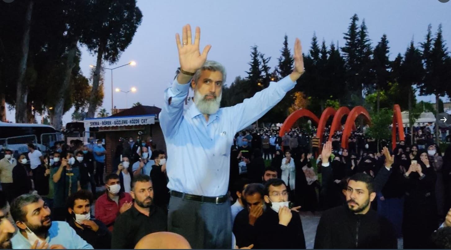 Alparslan Kuytul serbest bırakıldı: 14 yaşındaki oğluyla birlikte ters kelepçelenerek gözaltına alınmıştı