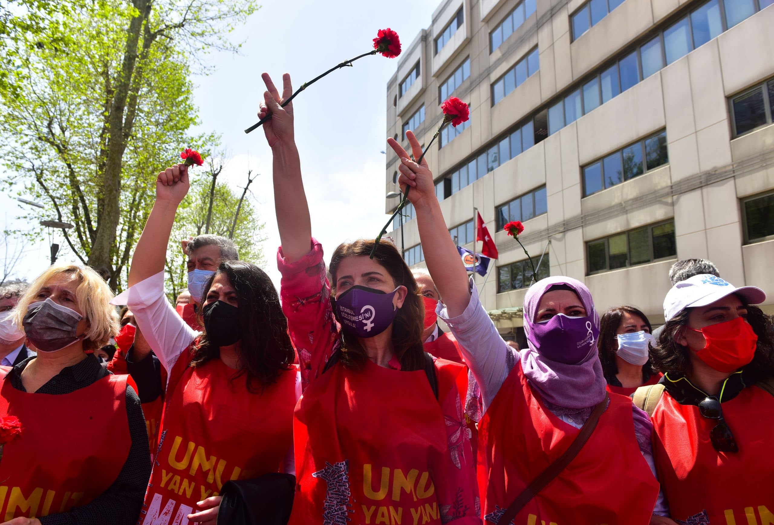 Demirtaş’tan 1 Mayıs çağrısı: Bizim penceremiz yok ama sizler balkonunuzdan emekçiler için ses verebilirsiniz