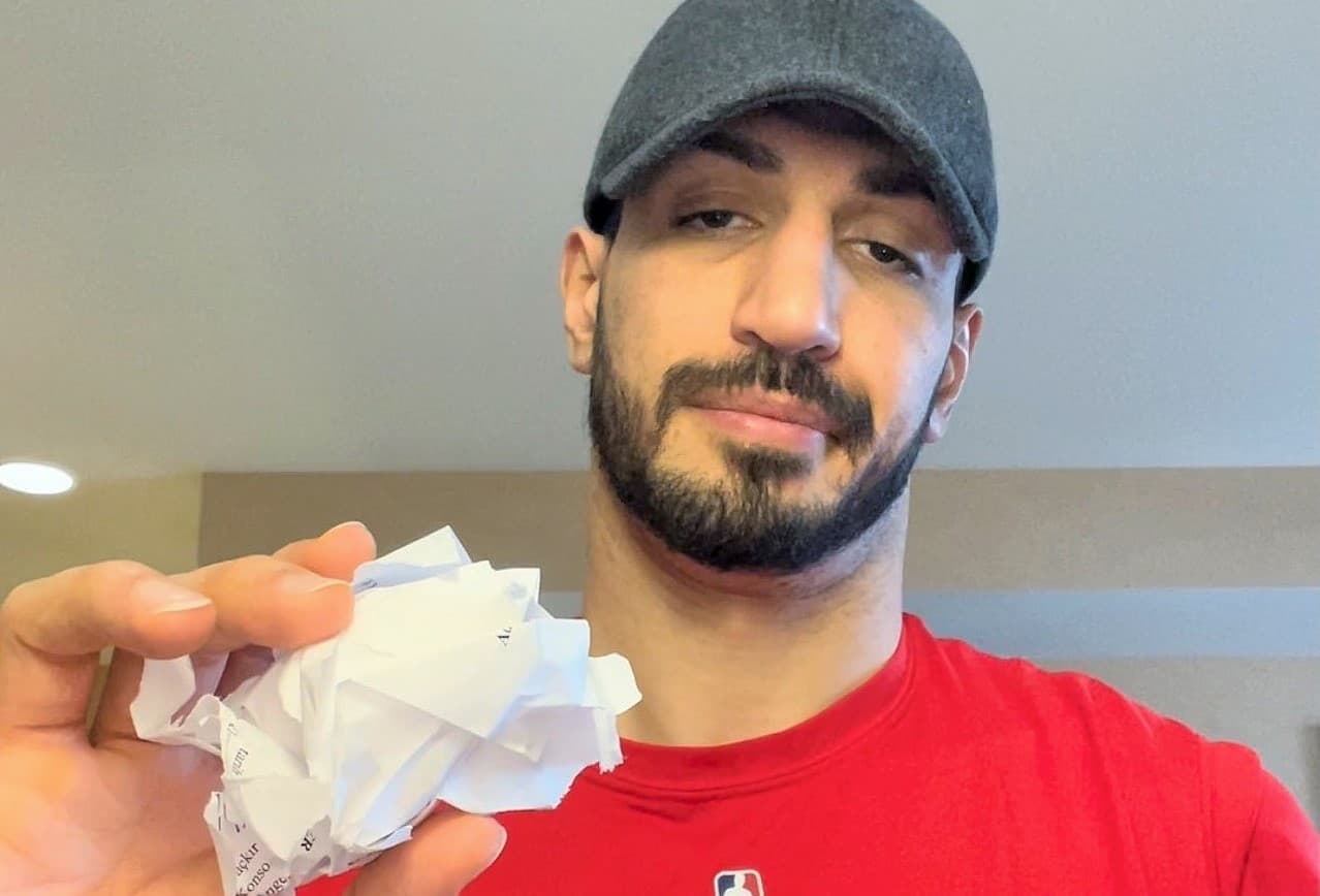 Enes Kanter’e, Erdoğan’a hakaretten dava: Mahkeme tebligatını önce yırttı, sonra yaktı