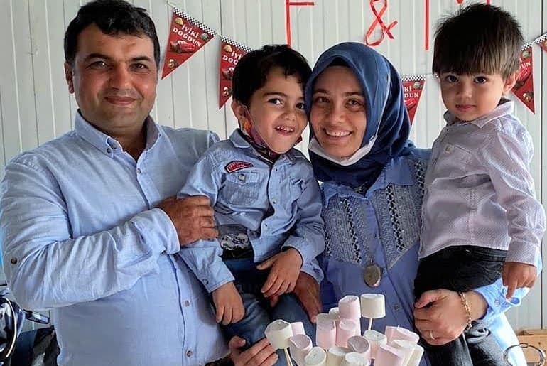 2,5 ve 4 yaşındaki Murat ve Fatih de annesiz babasız kaldı