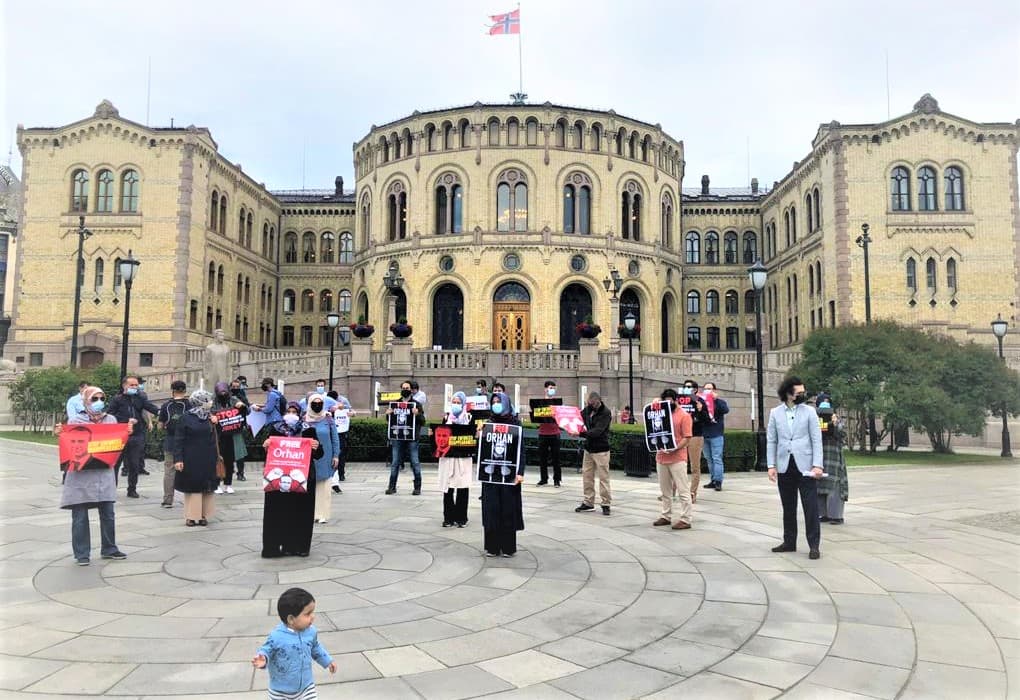 Kaçırılan eğitimci İnandı için Oslo’da protesto:Orhan İnandı serbest bırakılsın