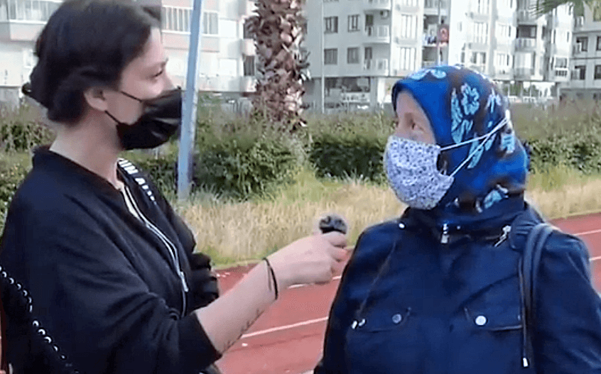 Rizeli teyze: Bir daha Allah deyip kürsüye çıkanın yemin ediyorum taşlan kafasını yaracam