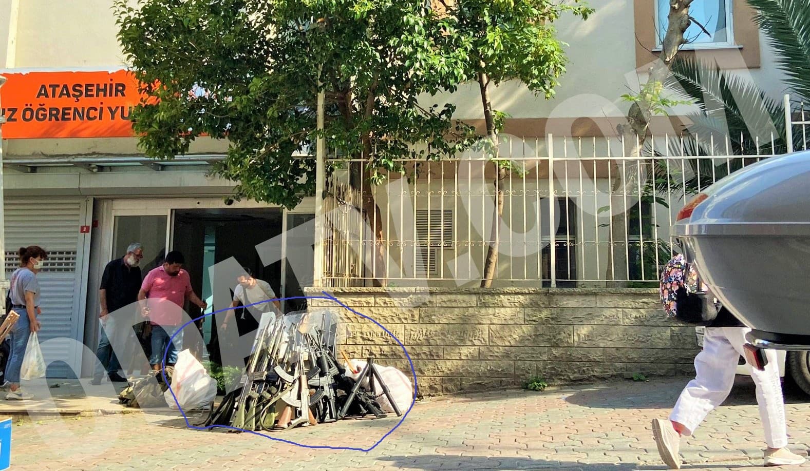Ataşehir Kız Yurdu’nda görüntülendi: Oda Tv KADEM Vakfı’na ait öğrenci yurtlarındaki silahları paylaştı ortalık karıştı