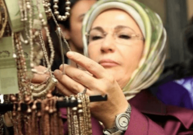 Emine Erdoğan, Afrika’daki açlığı 30 bin euroluk saatiyle anlattı