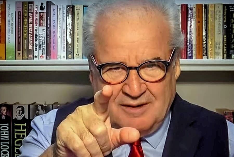 Yazar Bayraktaroğlu: Bürokraside işlerini iyi yapan Cemaat’in ne kadar parlak çocuğu varsa hepsi gitti