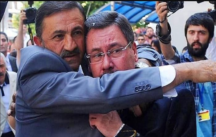 Cami Cemaati’nden Melih Gökçek’e tepki: Tüyü bitmedik yetimin hakkını yiyenlerle aynı safta namaz kılamayız