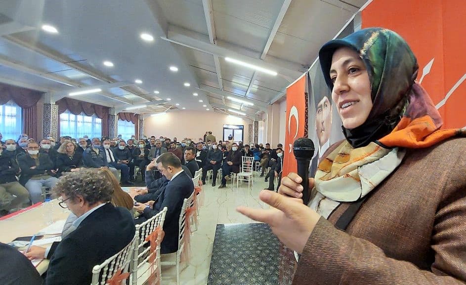 AKP rejiminin cinnet hali: Şehit eşi KHK’lı Hilal hemşire “terörist” diye cezaevine gönderiliyor