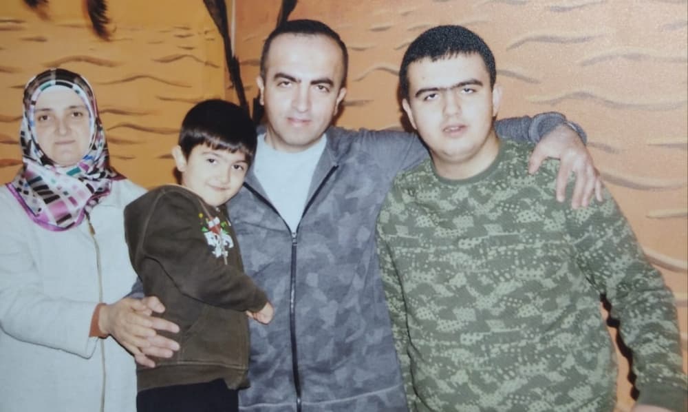 Öfke nöbetleri geçiren otizmli Hamza Tarık’ın annesi: Babasının tutuklanması oğlumu mahvetti
